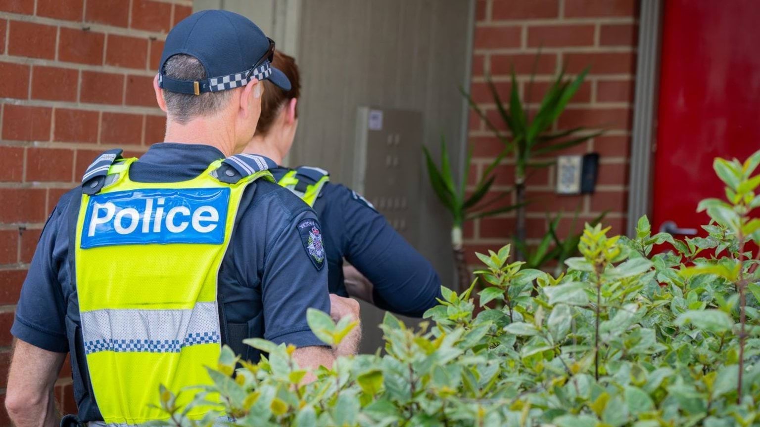 Homepage - Two officers outside a house door